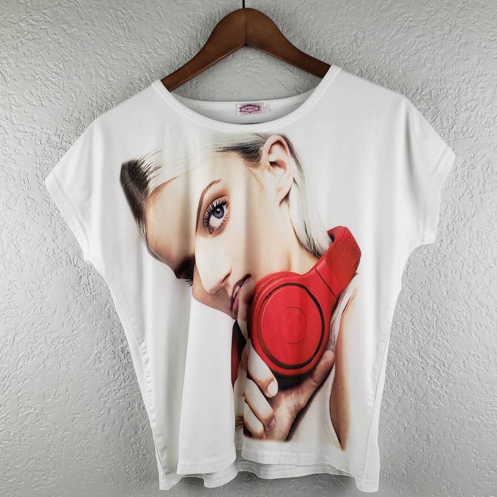 Yativi Batwing Graphic Tee - S / M